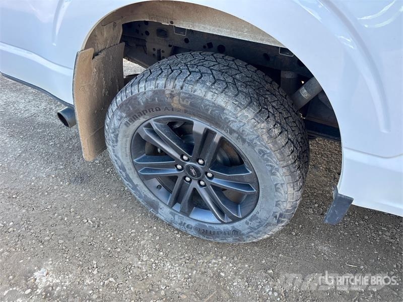 Ford F-150 XLT FX4 4x4 Crew Cab Pickup Egyéb
