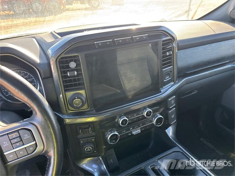 Ford F-150 XLT FX4 4x4 Crew Cab Pickup Egyéb