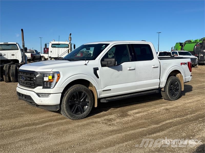 Ford F-150 XLT FX4 4x4 Crew Cab Pickup Egyéb