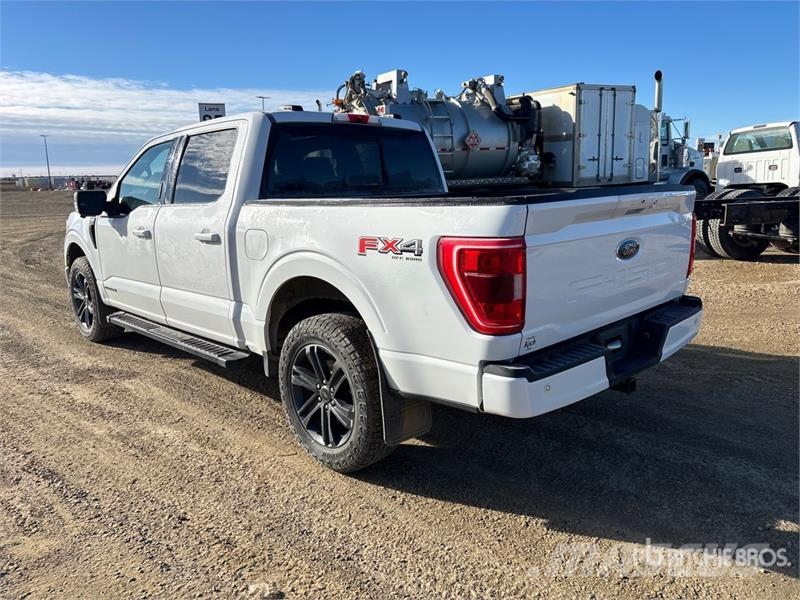 Ford F-150 XLT FX4 4x4 Crew Cab Pickup Egyéb