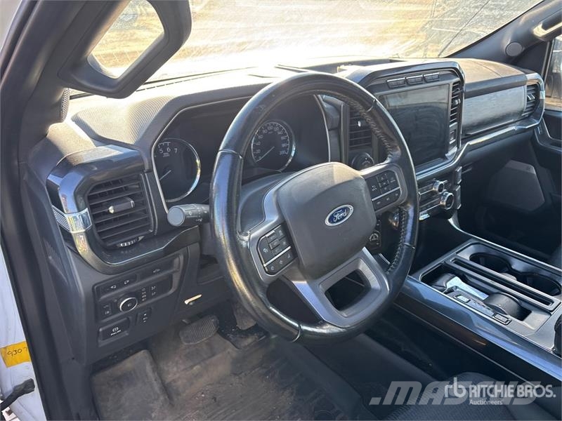 Ford F-150 XLT FX4 4x4 Crew Cab Pickup Egyéb