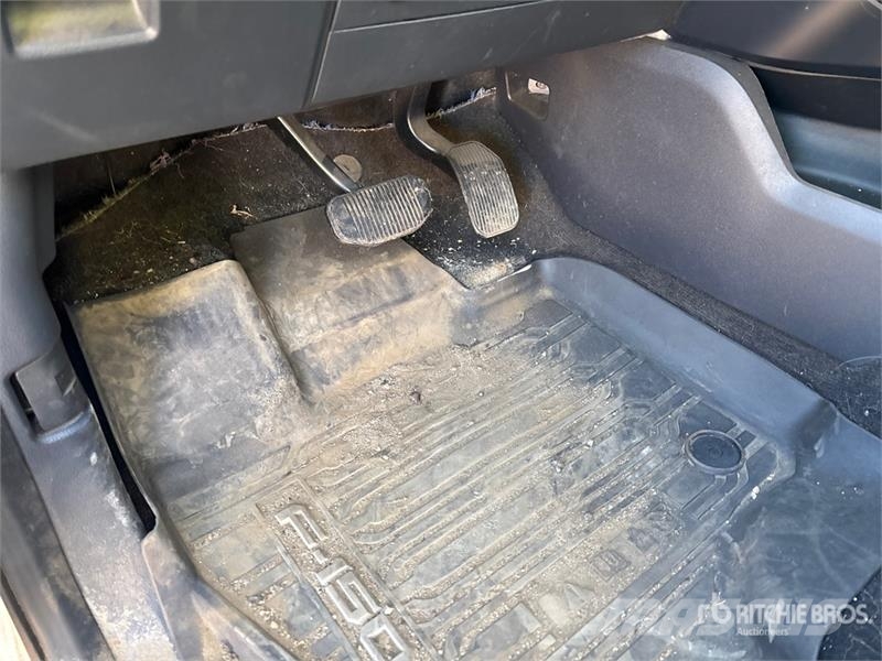 Ford F-150 XLT FX4 4x4 Crew Cab Pickup Egyéb