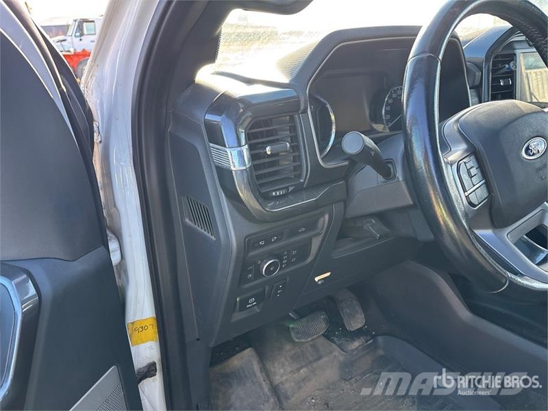 Ford F-150 XLT FX4 4x4 Crew Cab Pickup Egyéb