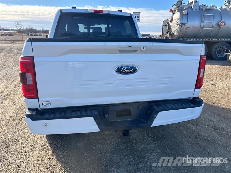 Ford F-150 XLT FX4 4x4 Crew Cab Pickup Egyéb
