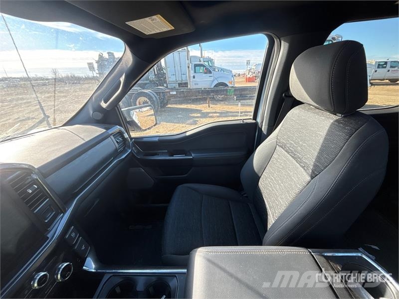 Ford F-150 XLT FX4 4x4 Crew Cab Pickup Egyéb