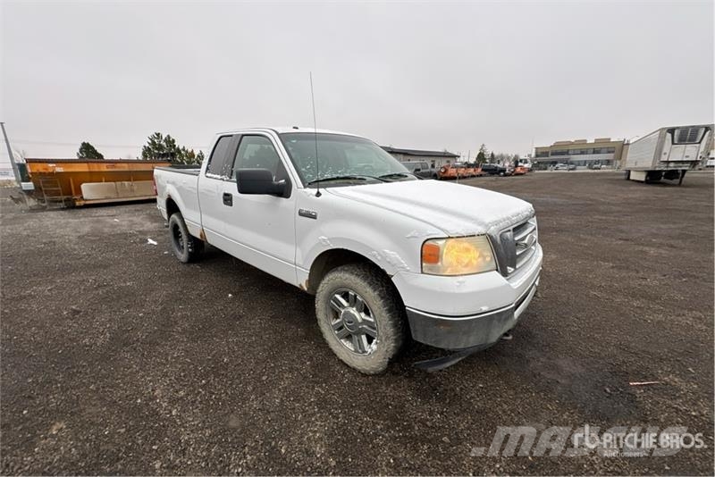 Ford F-150 XLT SD 4x4 Extended Cab Pickup Muu