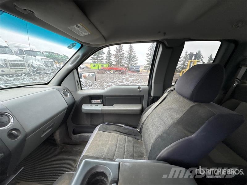 Ford F-150 XLT SD 4x4 Extended Cab Pickup Muu