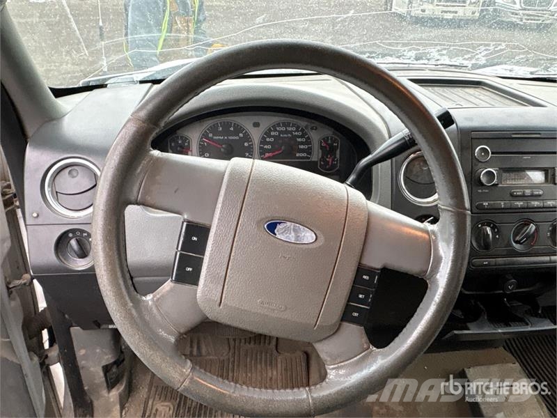 Ford F-150 XLT SD 4x4 Extended Cab Pickup Muu