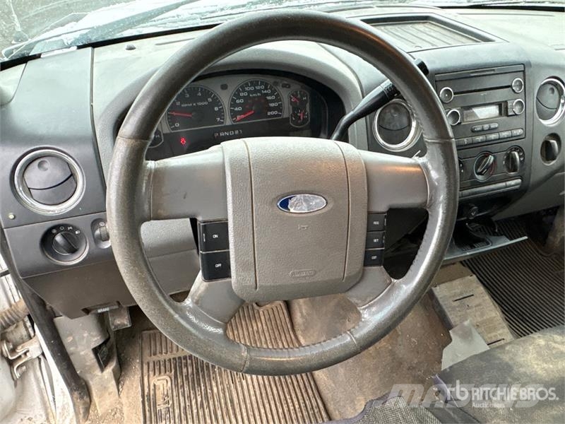 Ford F-150 XLT SD 4x4 Extended Cab Pickup Muu