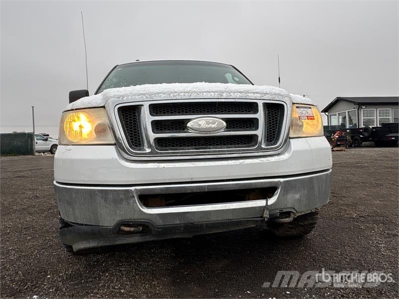 Ford F-150 XLT SD 4x4 Extended Cab Pickup Muu