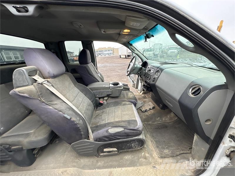 Ford F-150 XLT SD 4x4 Extended Cab Pickup Muu