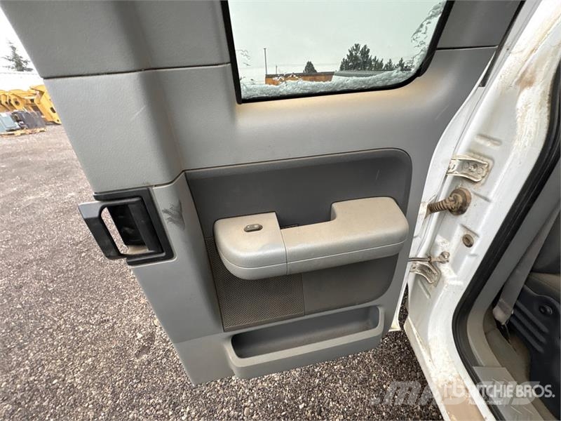 Ford F-150 XLT SD 4x4 Extended Cab Pickup Muu