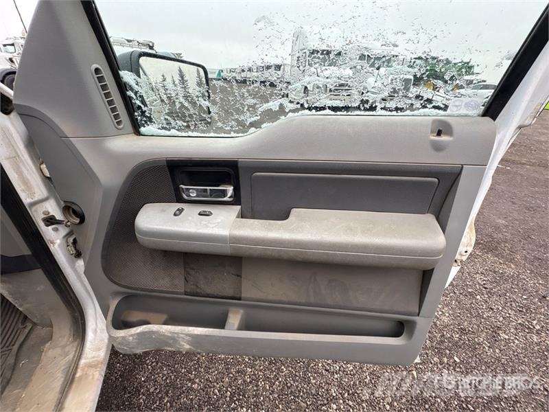 Ford F-150 XLT SD 4x4 Extended Cab Pickup Muu