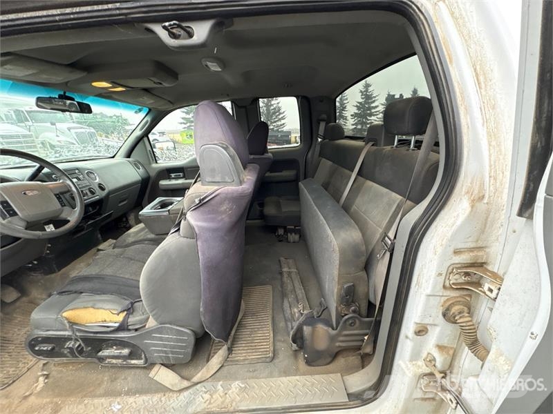 Ford F-150 XLT SD 4x4 Extended Cab Pickup Muu