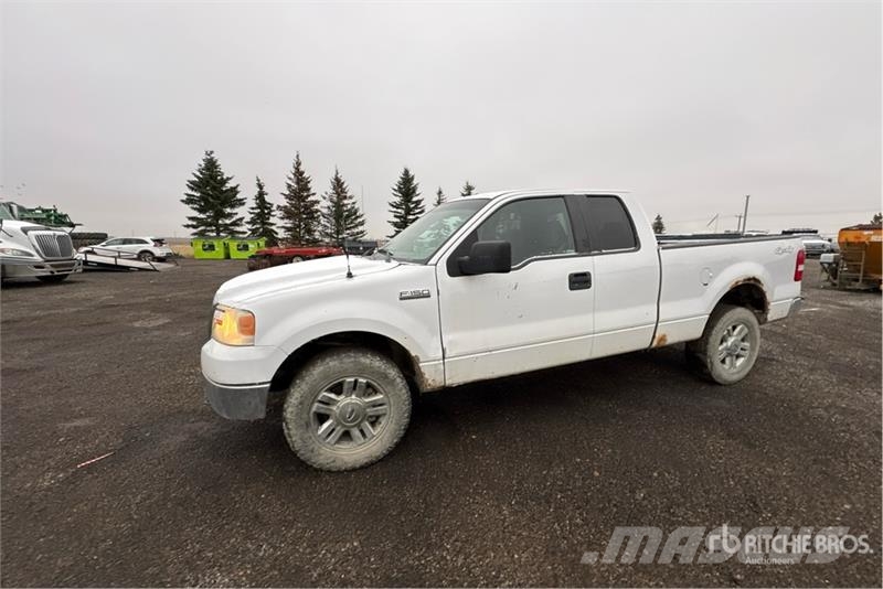 Ford F-150 XLT SD 4x4 Extended Cab Pickup Muu