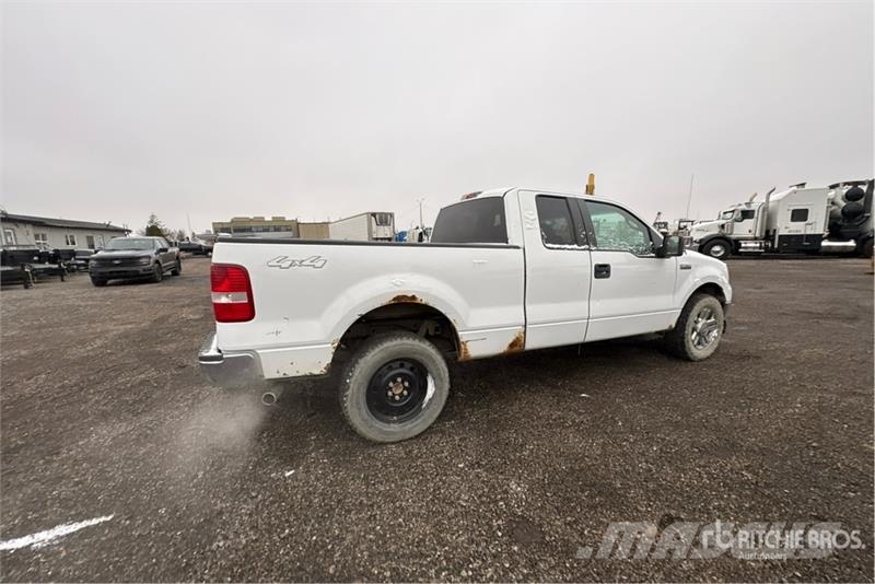 Ford F-150 XLT SD 4x4 Extended Cab Pickup Muu
