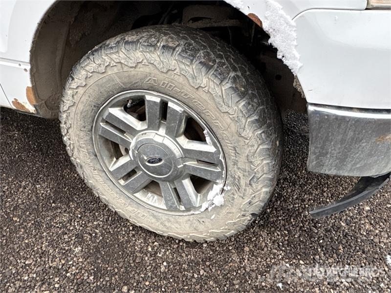 Ford F-150 XLT SD 4x4 Extended Cab Pickup Muu