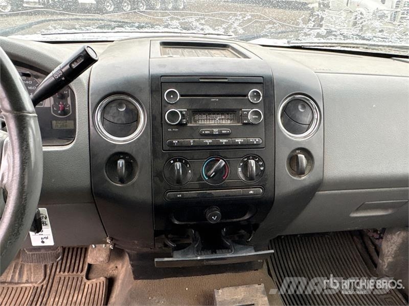 Ford F-150 XLT SD 4x4 Extended Cab Pickup Muu