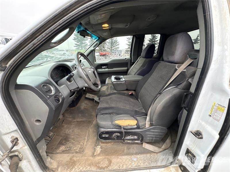 Ford F-150 XLT SD 4x4 Extended Cab Pickup Muu