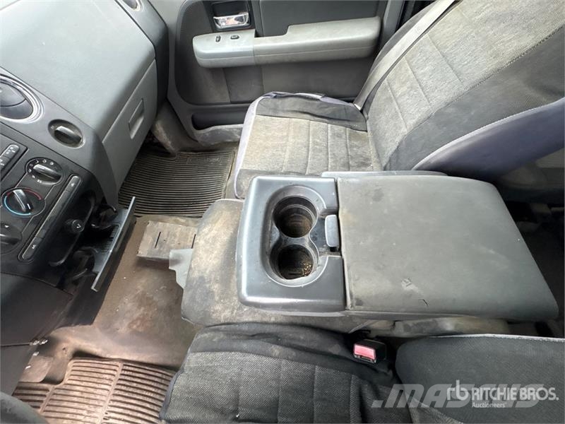 Ford F-150 XLT SD 4x4 Extended Cab Pickup Muu
