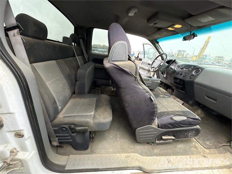 Ford F-150 XLT SD 4x4 Extended Cab Pickup Muu