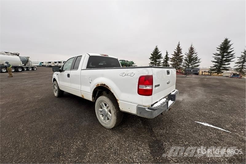 Ford F-150 XLT SD 4x4 Extended Cab Pickup Muu