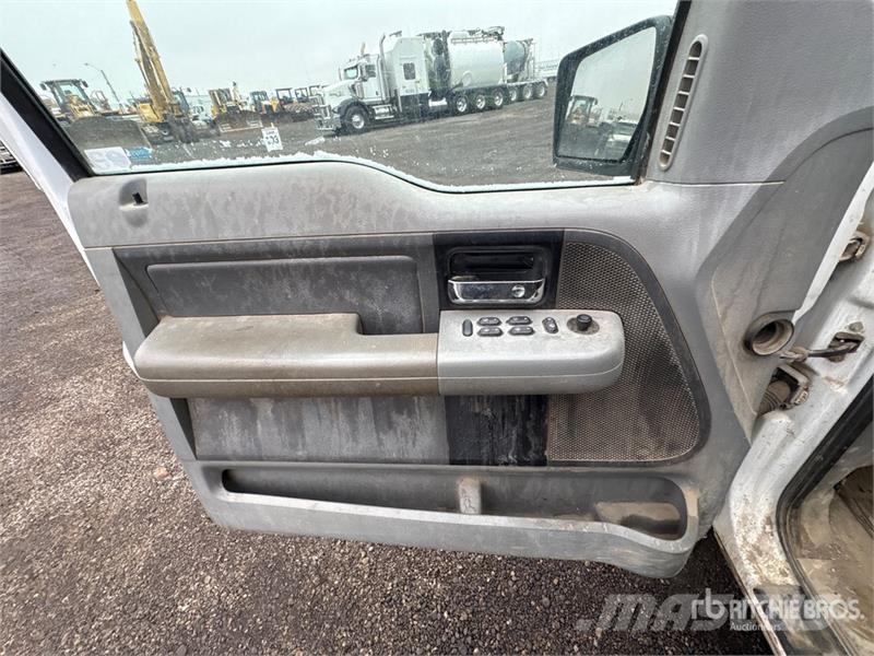 Ford F-150 XLT SD 4x4 Extended Cab Pickup Muu