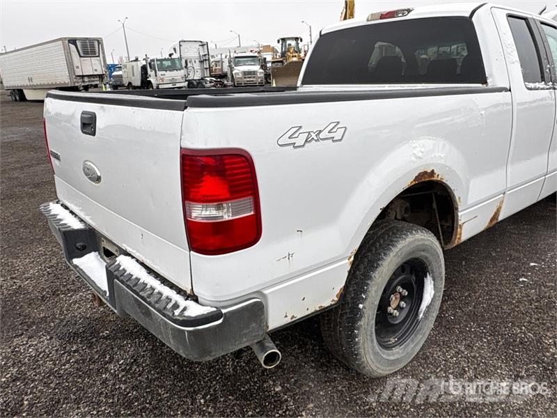Ford F-150 XLT SD 4x4 Extended Cab Pickup Muu