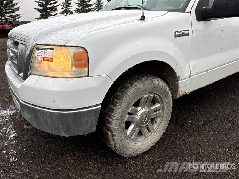 Ford F-150 XLT SD 4x4 Extended Cab Pickup Muu