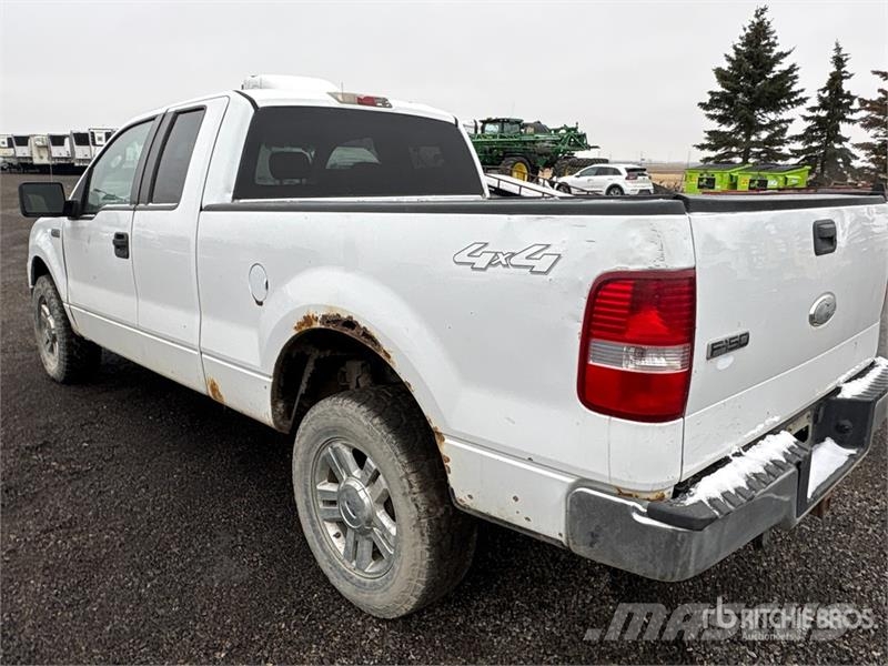 Ford F-150 XLT SD 4x4 Extended Cab Pickup Muu