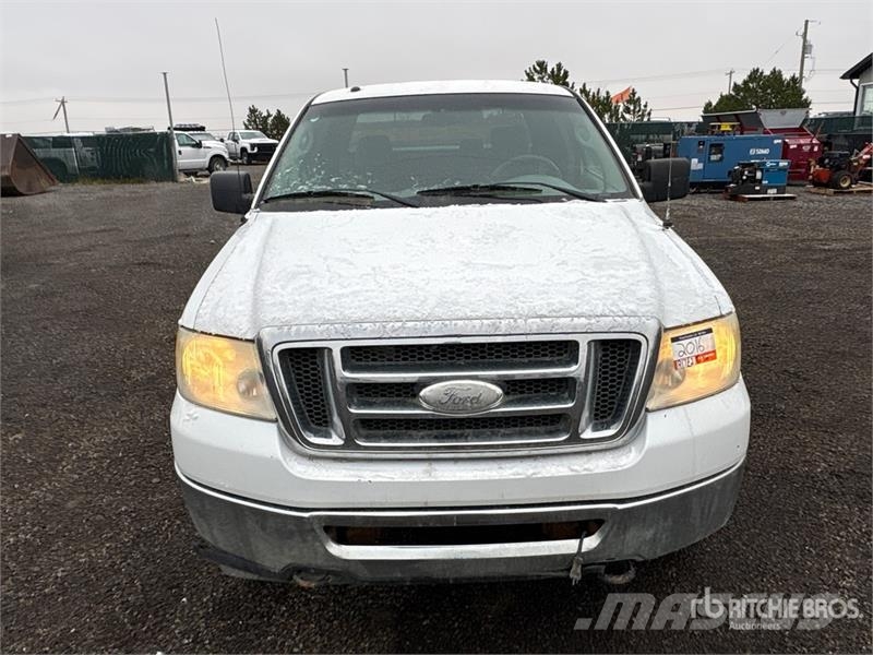 Ford F-150 XLT SD 4x4 Extended Cab Pickup Muu