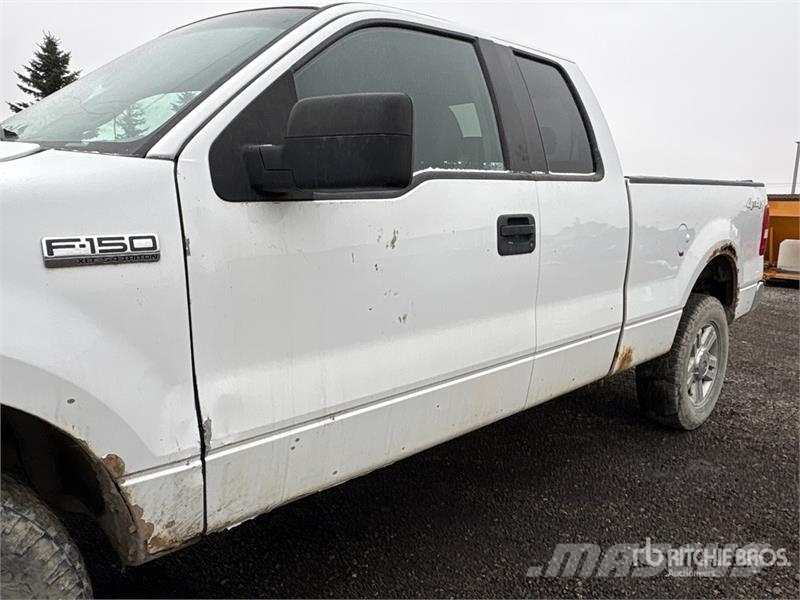 Ford F-150 XLT SD 4x4 Extended Cab Pickup Muu