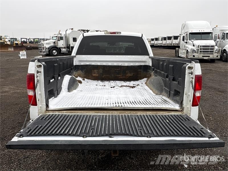 Ford F-150 XLT SD 4x4 Extended Cab Pickup Muu