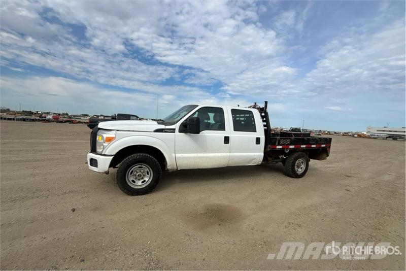 Ford F-250 平板栏板货车