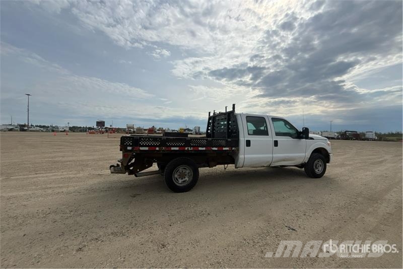 Ford F-250 平板栏板货车
