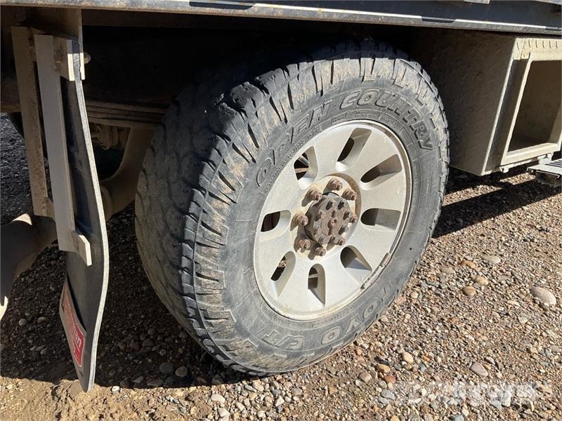 Ford F-250 Вантажівки-платформи/бокове розвантаження
