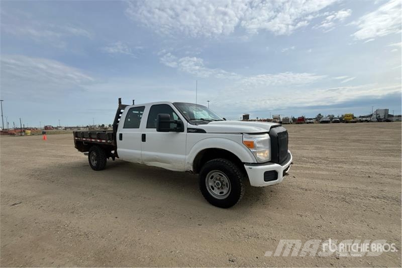 Ford F-250 平板栏板货车
