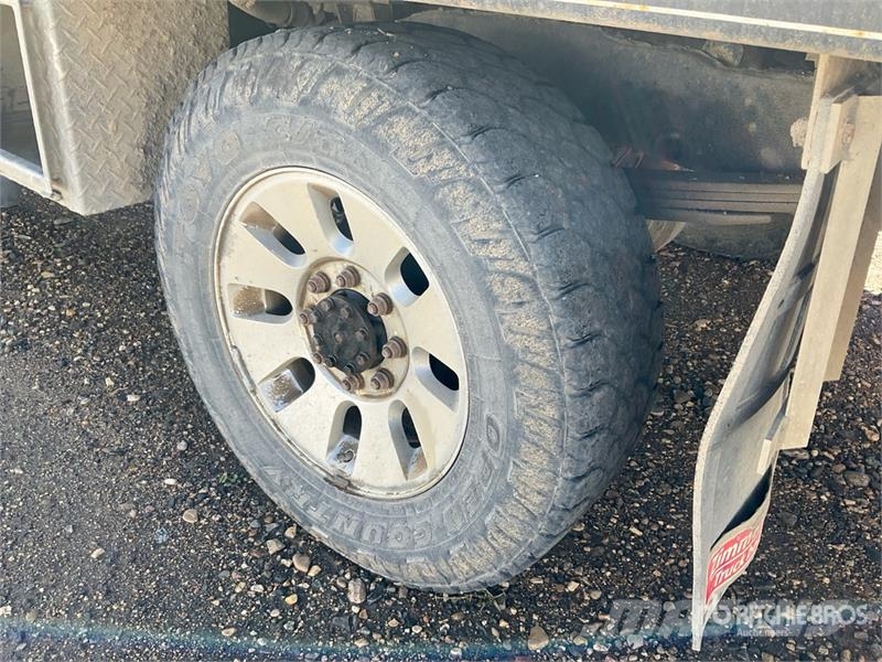 Ford F-250 Вантажівки-платформи/бокове розвантаження