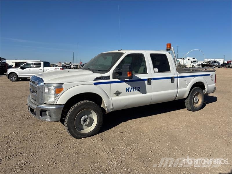 Ford F-250 4x4 Crew Cab Pickup Egyéb