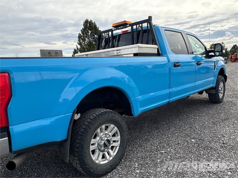 Ford F-250 4x4 Crew Cab Pickup Ostalo