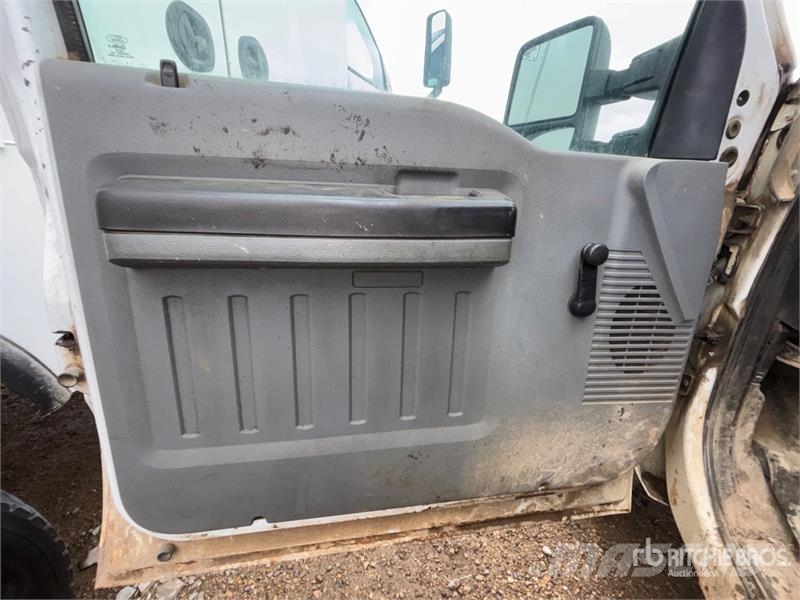 Ford F-250 4x4 Crew Cab Pickup Прочие фургоны