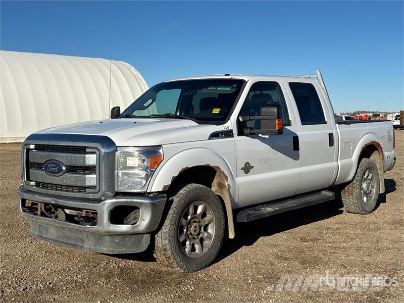 Ford F-250 4x4 Crew Cab Pickup Egyéb