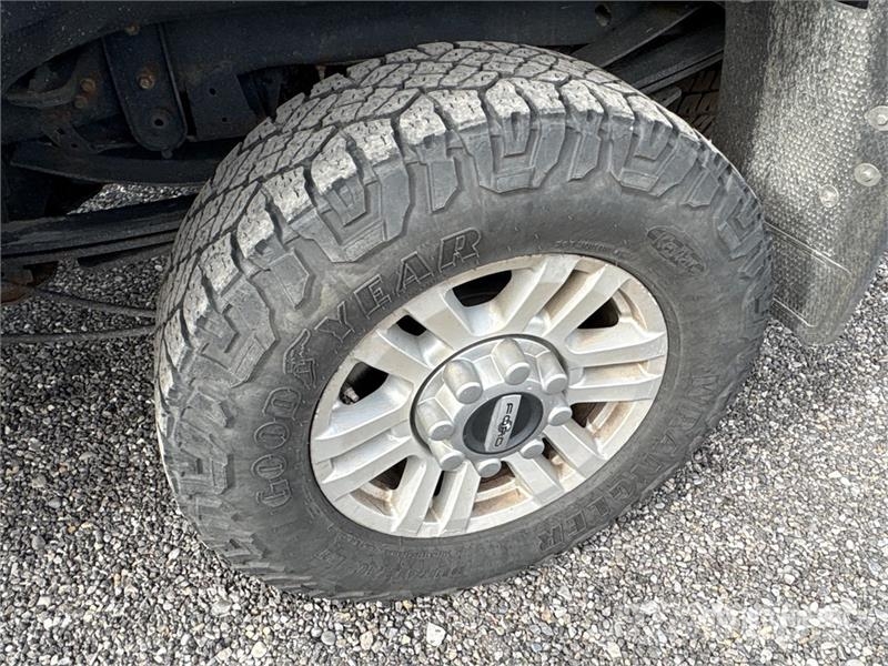 Ford F-250 4x4 Crew Cab Pickup Ostalo