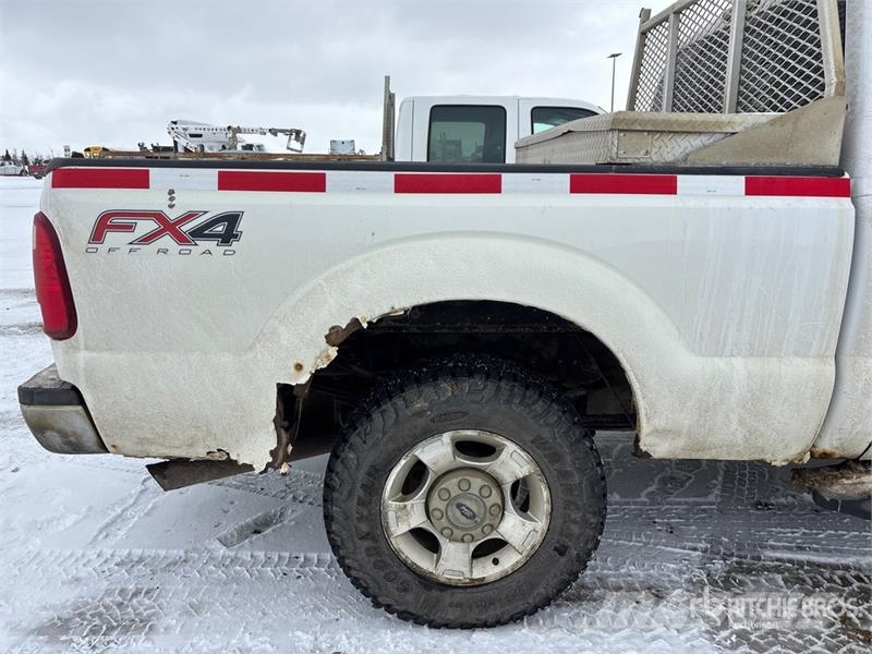 Ford F-250 4x4 Crew Cab Pickup Ostalo