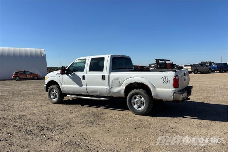 Ford F-250 4x4 Crew Cab Pickup Kita