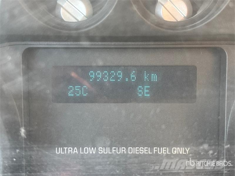 Ford F-250 4x4 Crew Cab Pickup Egyéb
