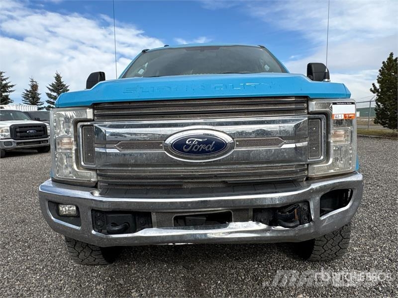 Ford F-250 4x4 Crew Cab Pickup Ostalo