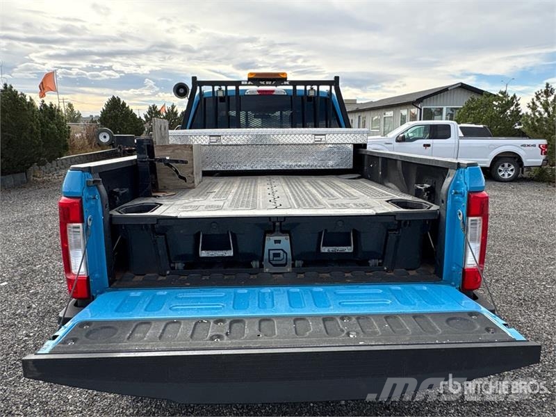 Ford F-250 4x4 Crew Cab Pickup Ostalo