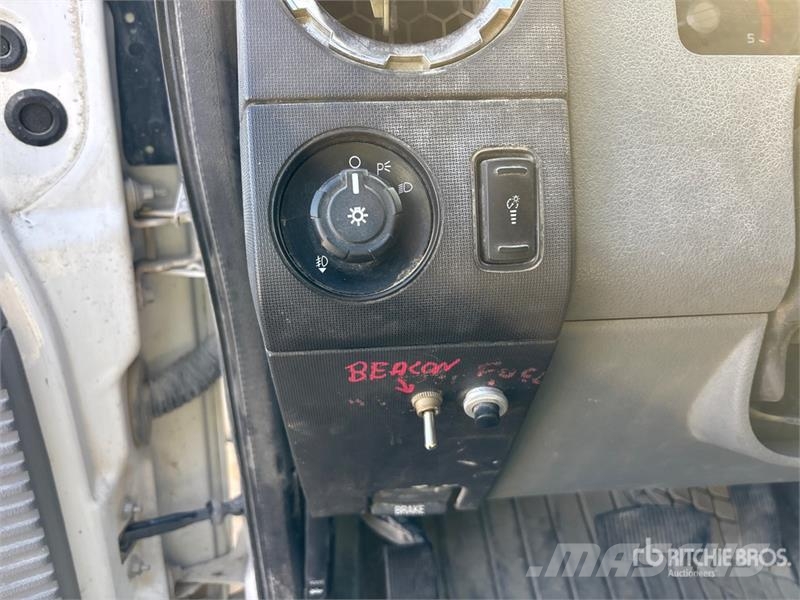 Ford F-250 4x4 Crew Cab Pickup Egyéb
