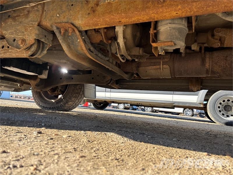 Ford F-250 4x4 Crew Cab Pickup Egyéb